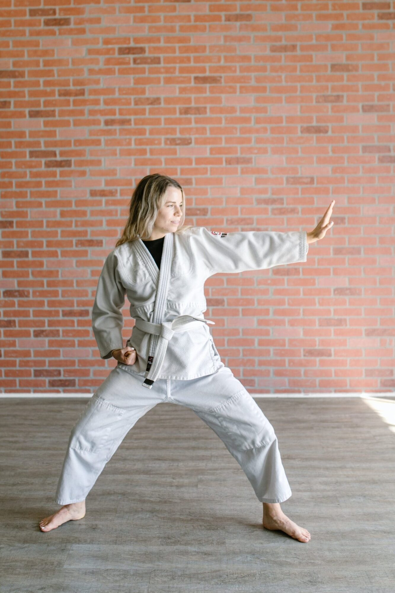 Brazilian jiu-jitsu, Thai boxing, and tae kwon do are among the best martial arts for teens, offering classes that enhance self-control, physical fitness, and physical training, while providing physical benefits, fostering self-confidence, teaching important life skills, encouraging teamwork through physical activity, and building confidence to achieve personal goals.