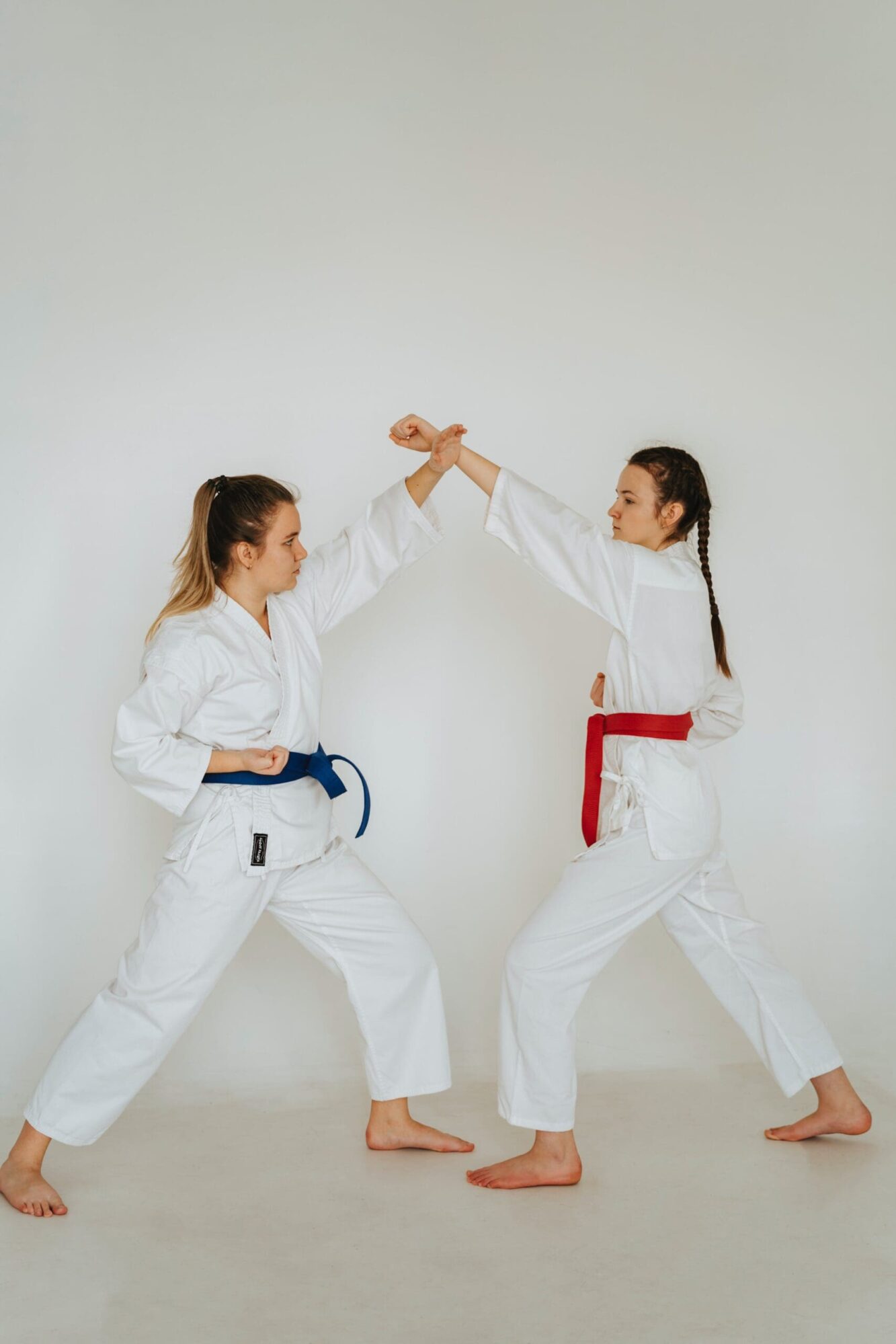 The best martial arts classes for teens combine physical activity with a positive experience, offering detailed instruction and the opportunity to practice grappling techniques, fostering growth in both skills and confidence.
